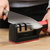素亲 创意家用快速磨刀器定角磨刀石棒神器厨房菜刀多功能小工具(红黑)