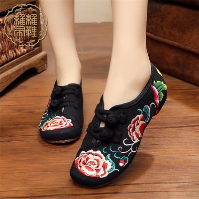 【2018春季新款老北京布鞋绣花鞋坡跟牛筋底
