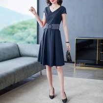 2022年夏季新款时尚减龄百搭精致气质优雅V领腰带通勤雅致连衣裙(藏青色 XL)