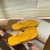 SUNTEK斑马纹人字拖女夏季新款时尚居家用防滑平底夹脚浴室洗澡凉拖鞋(38 纯色 黄色)