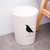 翻转式圆形桶盖 家用带盖纸蒌厨房客厅卫生间垃圾桶(布丁白 侧颜猫图案)