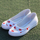老北京布鞋坡跟护士鞋白色美容工作鞋绣花女单鞋软底舒适耐磨(白色)