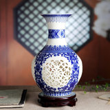 现代家居装饰品陶瓷器 镂空青花瓷釉中彩花瓶（含底座(赏瓶)
