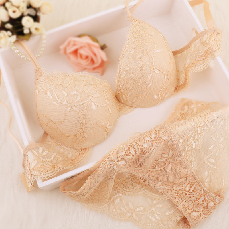 日系性感深v小胸薄款少女文胸套装可爱蕾丝基本款内衣女(肉色 75b)