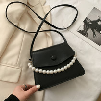 斜挎包女链条包包2020新款潮简约珍珠包洋气质感小包包女韩版女包(黑色 默认版本)
