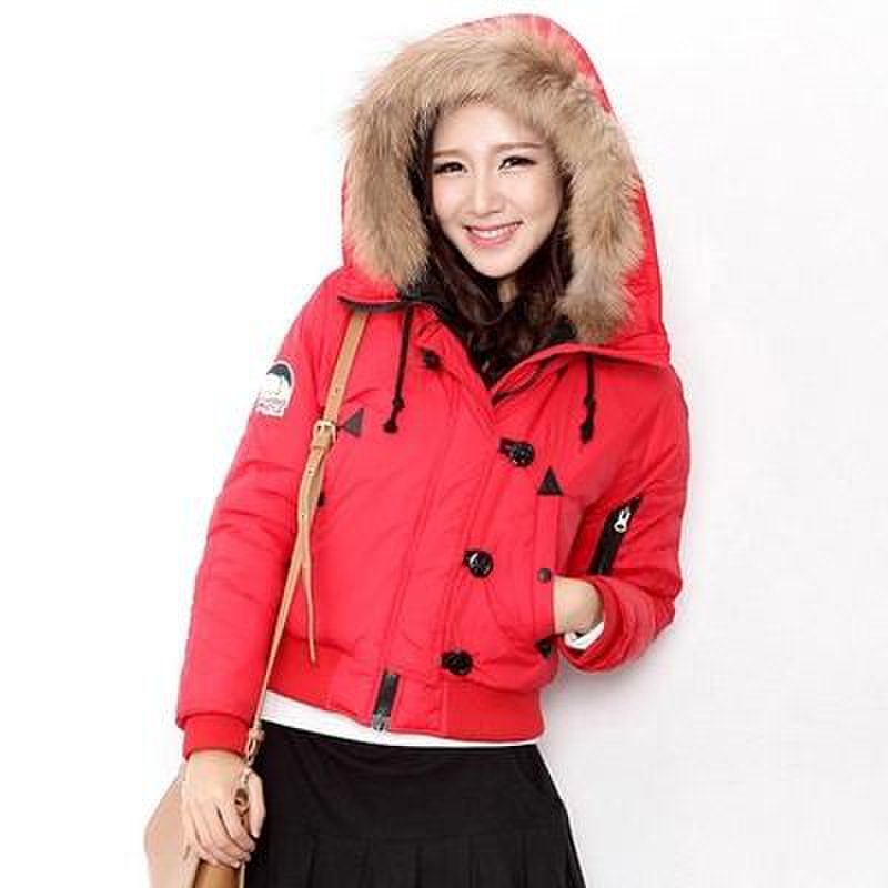 红衣服配什么颜色帽子图片 红衣服配什么颜色帽子