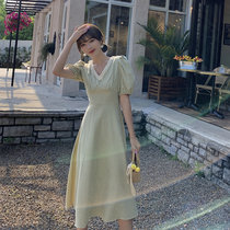2022夏季新款韩系格纹复古文艺范V领法式连衣裙女送发圈褶皱波西米亚风(浅绿色 S)