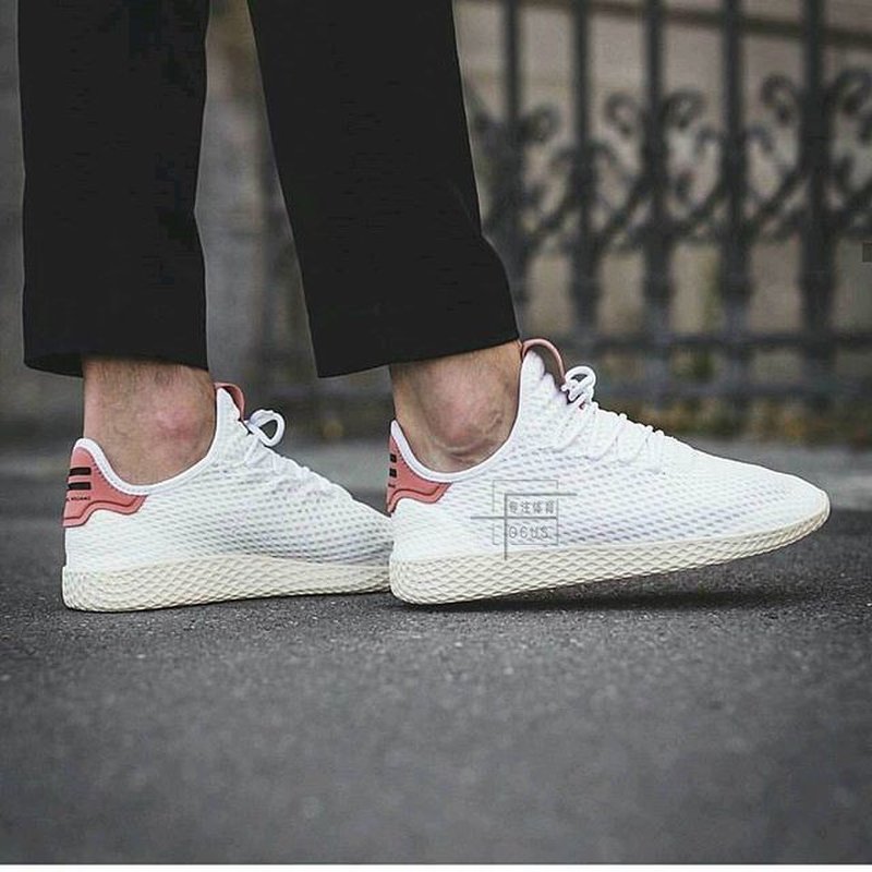 【阿迪达斯跑步鞋图片】adidas pharrel tennis hu三叶草菲董男女运动