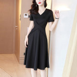 夏季2021年新款女连衣裙法式复古小众修身赫本风小黑裙气质(黑色 M)