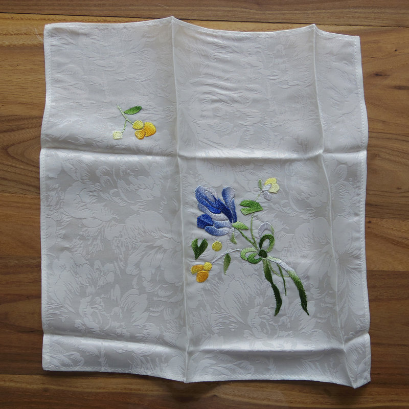 【千莹雕件绣品图片】千莹湘绣 真丝刺绣手帕 双面绣手帕 工艺品(郁金