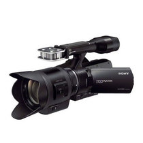 索尼（Sony）NEX-VG30EH专业数码摄像机（含18-200镜头）黑色(官方标配)