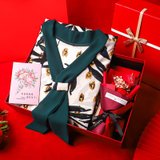 母亲节礼物送妈妈实用中年生日礼物创意送老妈婆婆衣服40岁50的(上衣4XL+花束礼盒（135-148斤）)