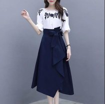 一三得衫夏季新款连衣裙2022年气质性感套装韩版女一字肩裙子两件套(白色 M)