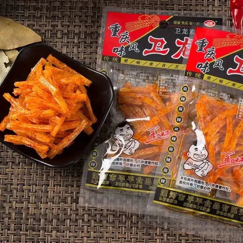 卫龙辣条批发18g小面筋散装怀旧童年辣条独立包装网红休闲小零食(50根