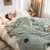 春夏季薄款珊瑚法兰绒毛毯沙发空调午睡办公室午休盖毯床单小毯子(牛油果绿 100x120cm【午睡毯/儿童毯】)