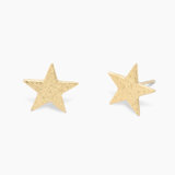 合任何人的风格和任何场合 · 小星星耳钉 金色的小星星耳钉适合任何人的风格和任何场合佩戴 18K镀金(金色)