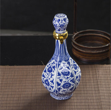 新款景德镇1斤装六面玲珑青花陶瓷酒瓶酒具青花莲子白酒瓶酒罐