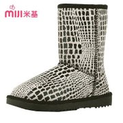 【米基】2013冬新款真皮蛇纹中筒靴子女 套筒平跟防滑雪地靴XD-45(黑色 35)